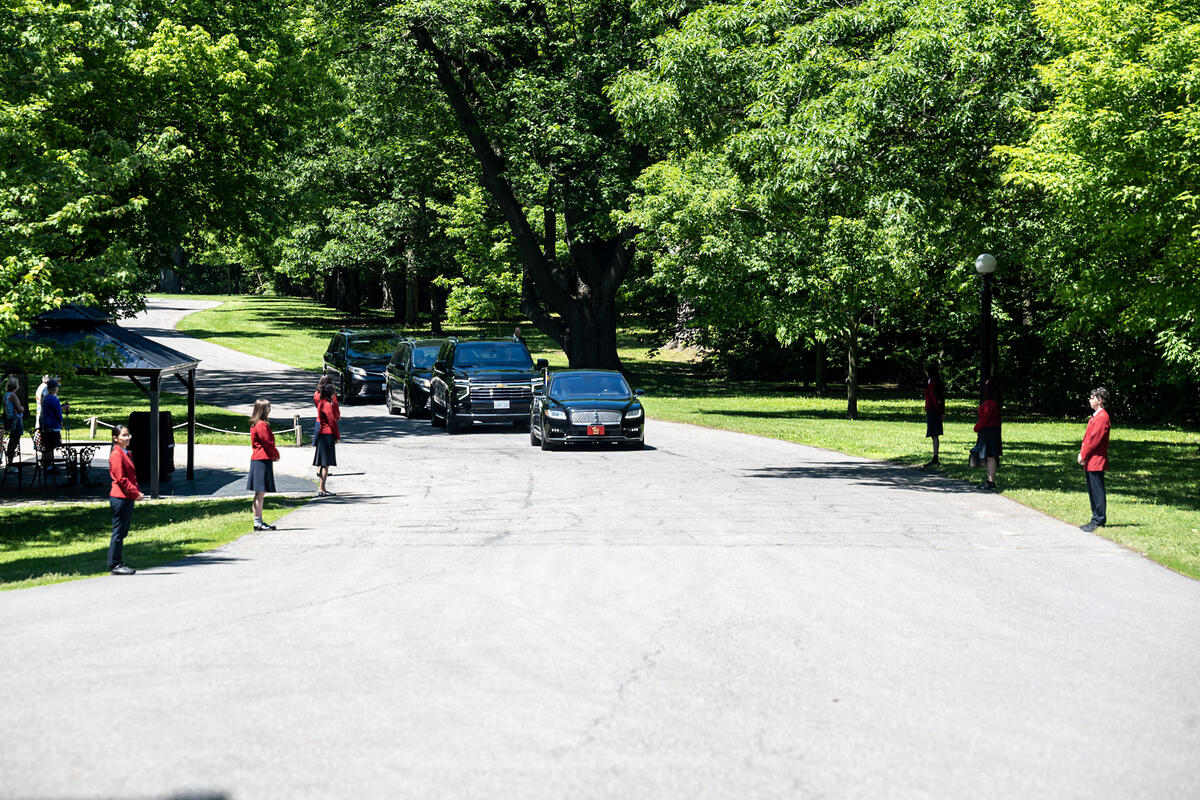 A convoy of vehicles arriving at Rideau Hall.