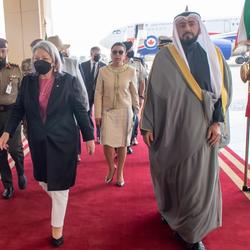 Governor General Mary Simon and a Kuwaiti dignitary are walking down a red carpet. 