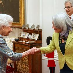 Her Excellency the Right Honourable Mary Simon, Governor General of Canada shaking hands with Her Majesty Queen Elizabeth II. 