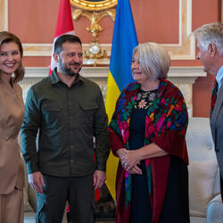 Governor General Mary Simon stands with His Excellency Volodymyr Zelenskyy, President of Ukraine