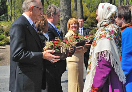 UKRAINE - Acte de commémoration au monument Holodomor