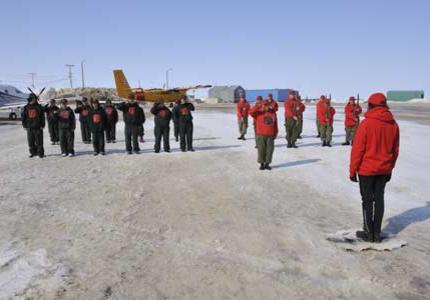 VISITE DANS LE NORD CANADIEN - Arrivée à Resolute Bay, au Nunavut