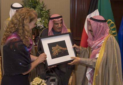 Governor General of Canada Julie Payette presents a framed photography to the Emir of Kuwait.